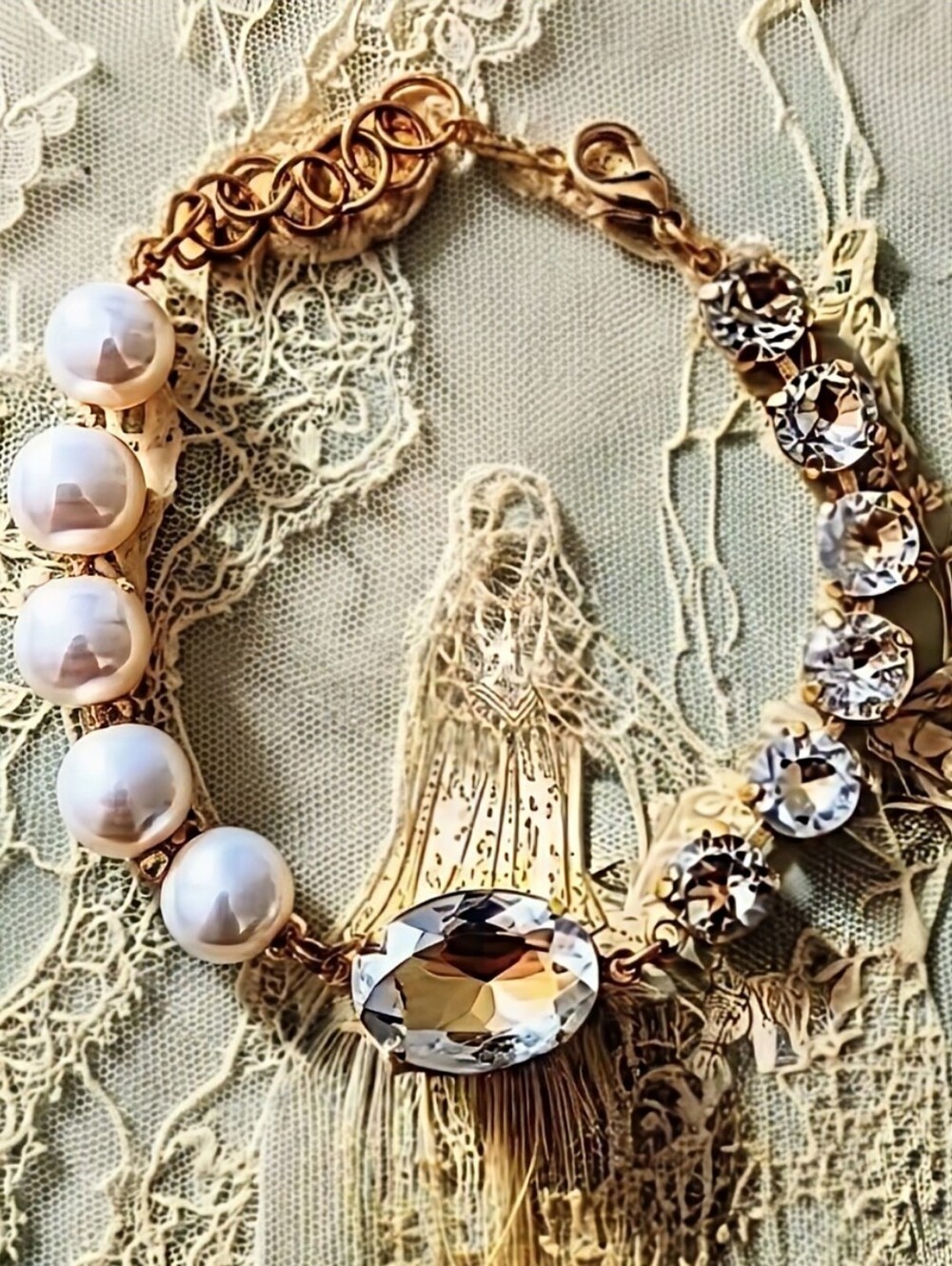 21 Carats Natural Prasiolite/ Green Amethyst and White Baroque Pearl Bracelet